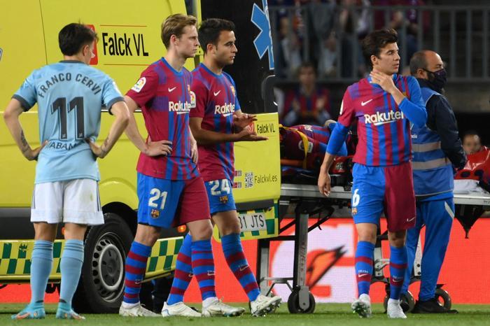 Barcelona - Celta Vigo maçında korkutan anlar Ronald Araujo hastaneye kaldırıldı