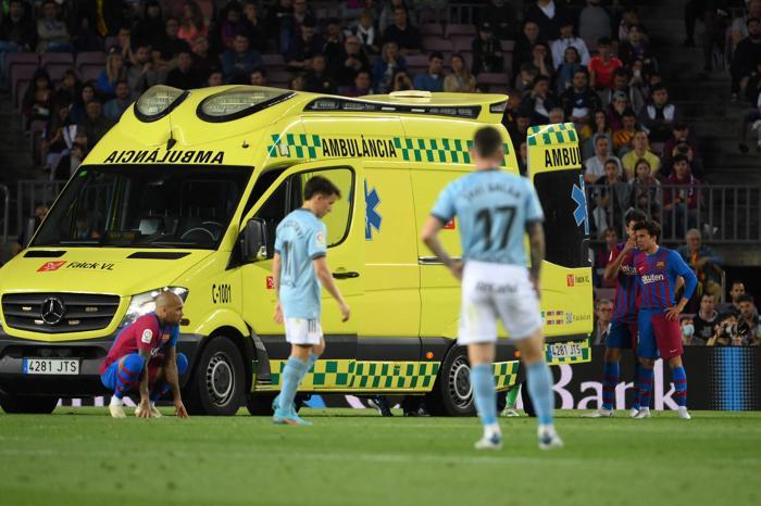 Barcelona - Celta Vigo maçında korkutan anlar Ronald Araujo hastaneye kaldırıldı