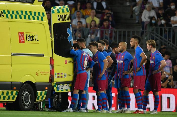 Barcelona - Celta Vigo maçında korkutan anlar Ronald Araujo hastaneye kaldırıldı