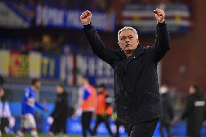 Son dakika Fenerbahçe haberi Jose Mourinho, Fenerbahçenin kalbine talip