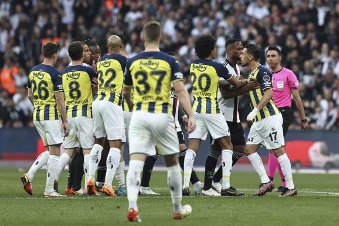 Son dakika transfer haberi Fenerbahçeden Galatasaraya tarihi çalım