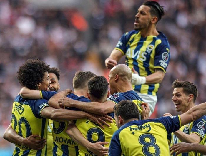 Son dakika transfer haberi Fenerbahçeden Galatasaraya tarihi çalım