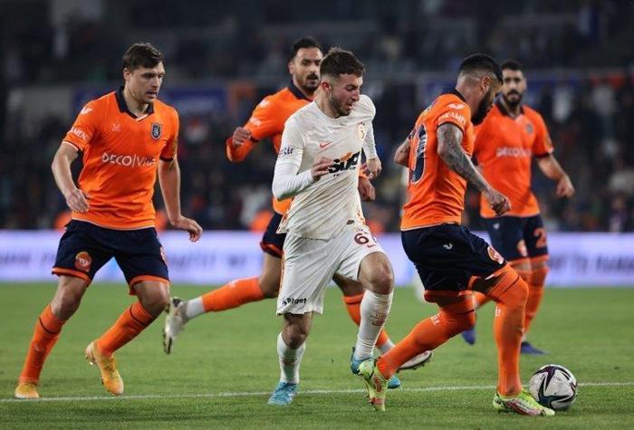 Son dakika transfer haberi Fenerbahçeden Galatasaraya tarihi çalım