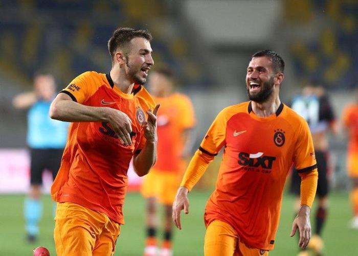 Son dakika transfer haberi Fenerbahçeden Galatasaraya tarihi çalım