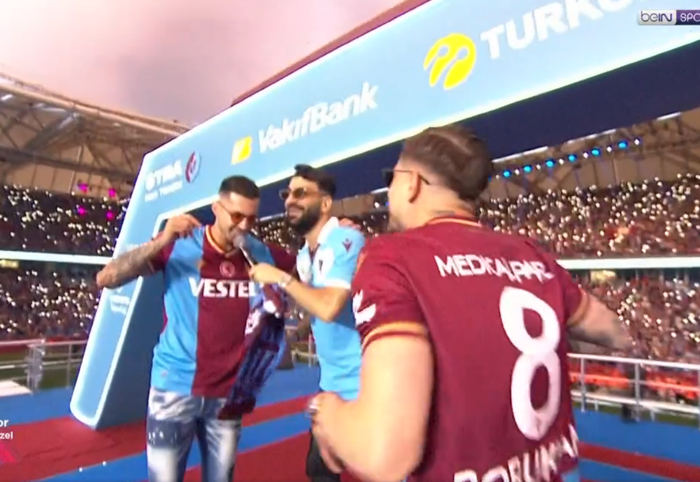 İşte Trabzonsporun şampiyonluk forması Uğurcan Çakır ve Dorukhan Toközden muhteşem performans