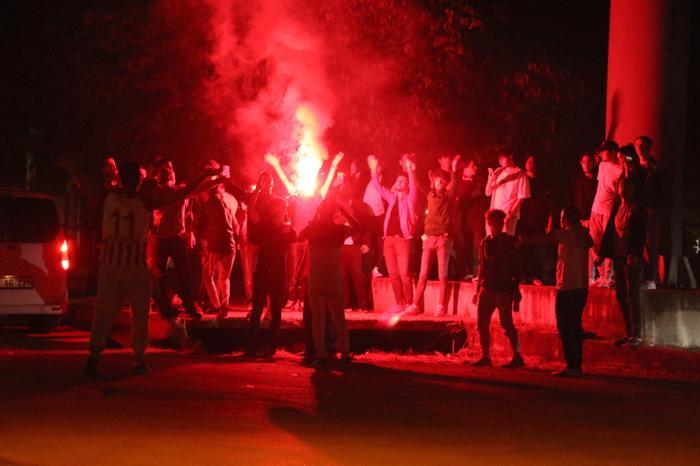 Kocaelispor taraftarından takım otobüsüne taşlı saldırı Büyük tepki...