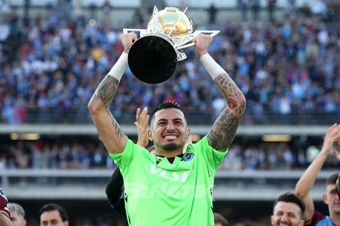 Şampiyon Trabzonspor kupasını İstanbulda da kaldırdı