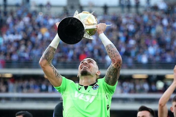 Şampiyon Trabzonspor kupasını İstanbulda da kaldırdı
