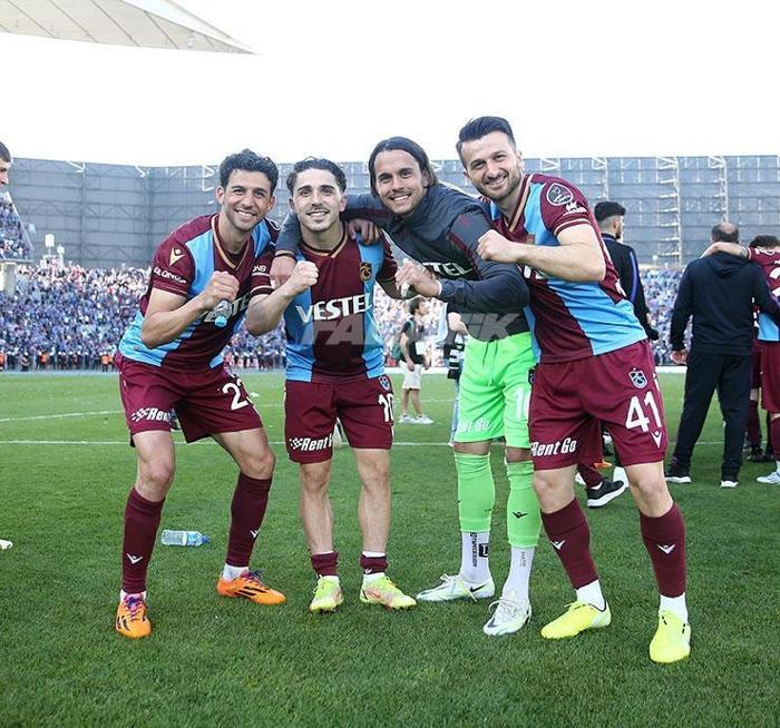 Şampiyon Trabzonspor kupasını İstanbulda da kaldırdı