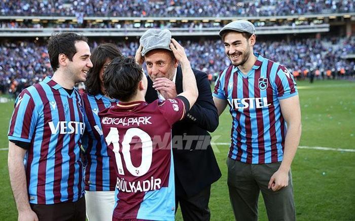 Şampiyon Trabzonspor kupasını İstanbulda da kaldırdı