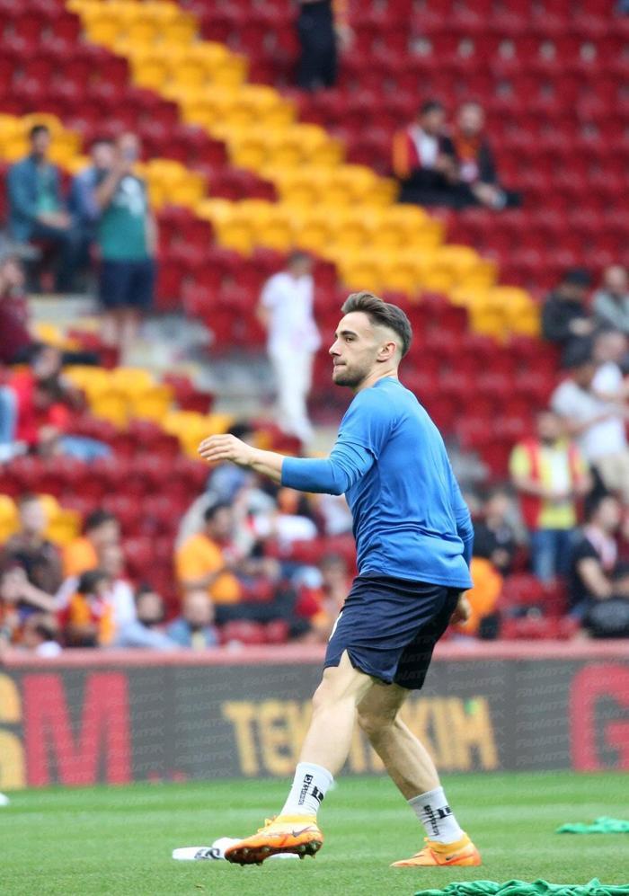 Yunus Akgünden Galatasaray ağlarına 3. gol Sevinmedi, taraftar alkışladı...