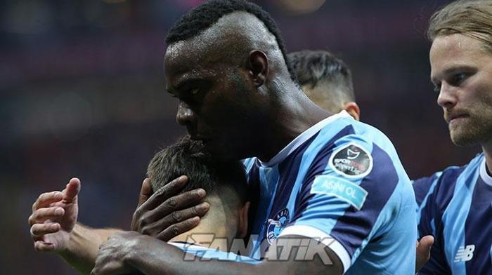 Yunus Akgünden Galatasaray ağlarına 3. gol Sevinmedi, taraftar alkışladı...