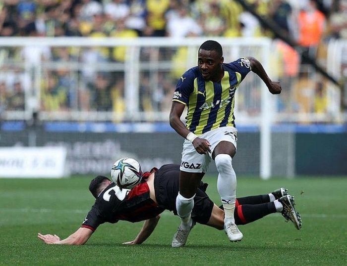 Son dakika Fenerbahçe haberi Sarı lacivertlilerin başına talih kuşu kondu Osayi Samuele Premier Ligden 4 talip