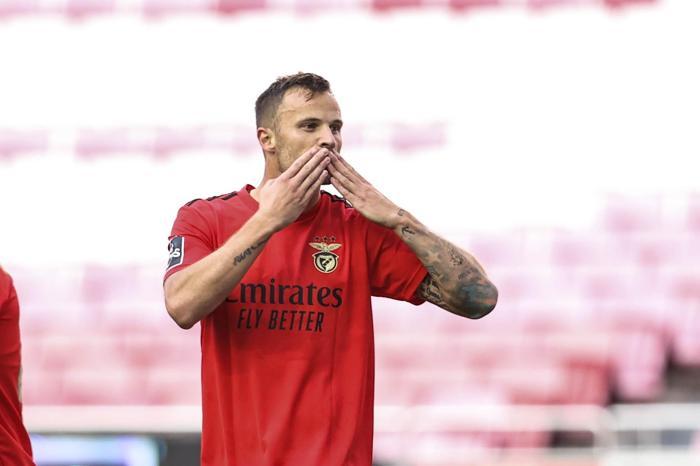 Fenerbahçede son dakika transfer gelişmeleri 3 futbolcu...