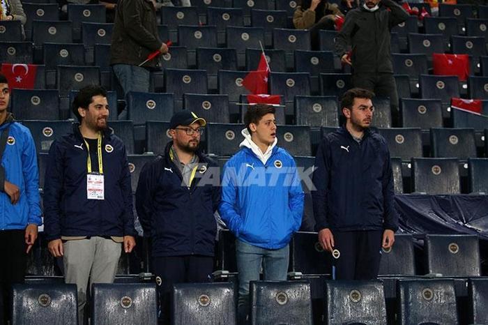 Kadıköyde Arda Turan sürprizi Fenerbahçe-Galatasaray maçını takip etti