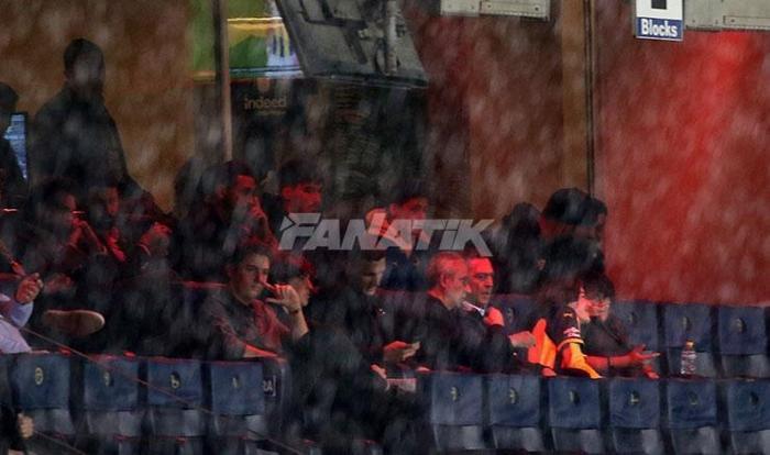 Kadıköyde Arda Turan sürprizi Fenerbahçe-Galatasaray maçını takip etti