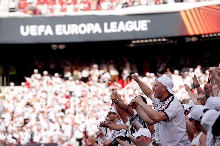 Avrupa Ligi Finalinde tribünler göz kamaştırdı Muhteşem görüntüler