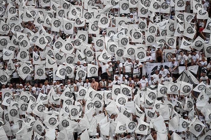 Avrupa Ligi Finalinde tribünler göz kamaştırdı Muhteşem görüntüler