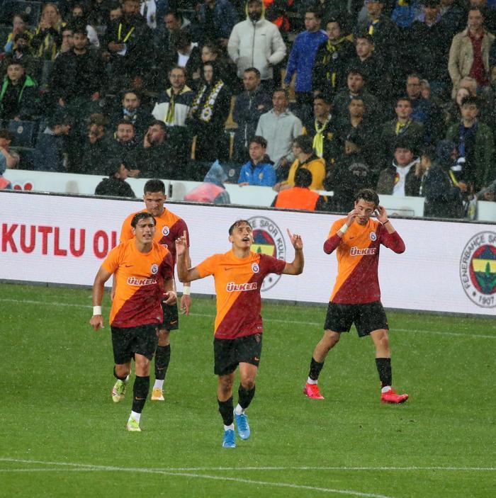 Galatasarayın parlayan yıldız adayları Kadıköyde dikkat çeken isimler...
