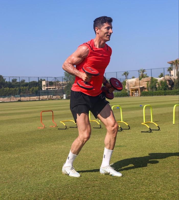 Tatil için Türkiyeyi seçen Lewandowskiye Antalyaspor forması