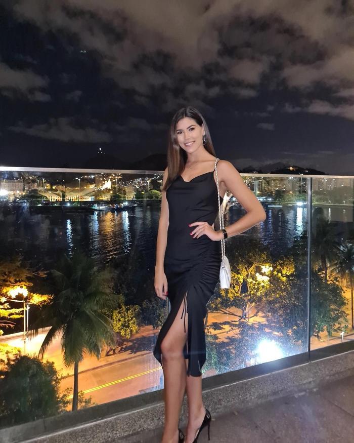 Sofia Del Prado da kupayı kaldırdı