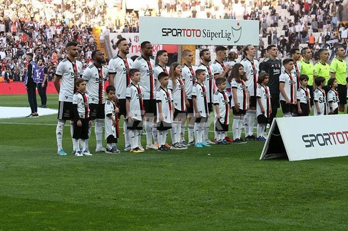 Beşiktaş - Konyaspor maçında tribünden kareler