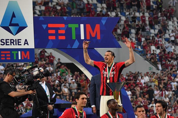11 yıl sonra Milan şampiyon oldu Zlatan Ibrahimovic kutlamalara damga vurdu