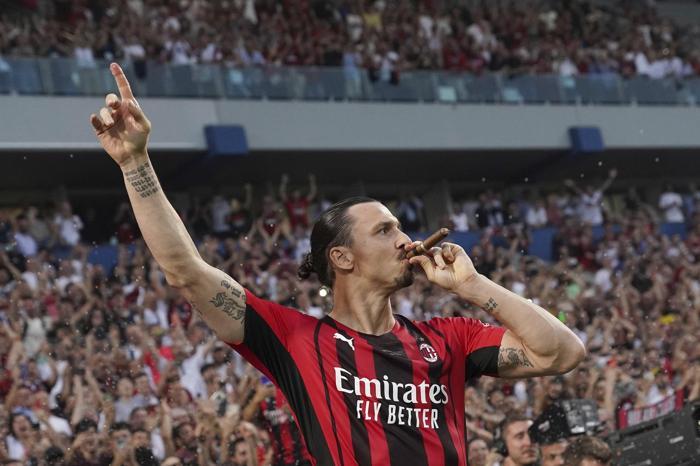 11 yıl sonra Milan şampiyon oldu Zlatan Ibrahimovic kutlamalara damga vurdu