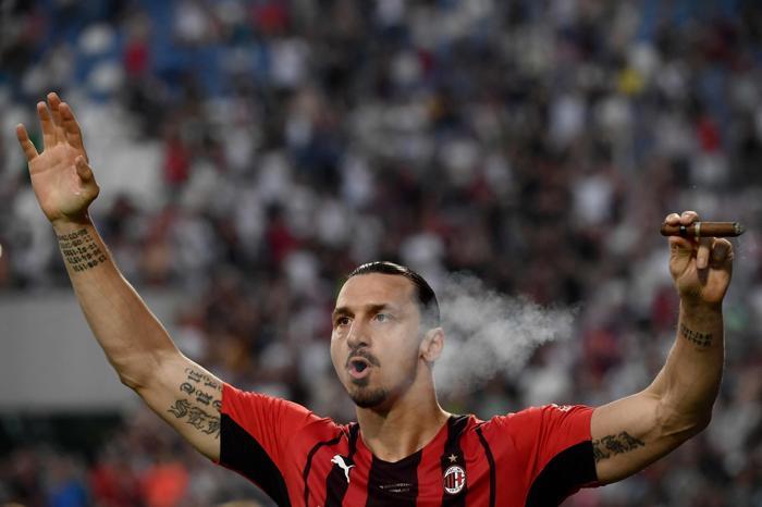 11 yıl sonra Milan şampiyon oldu Zlatan Ibrahimovic kutlamalara damga vurdu