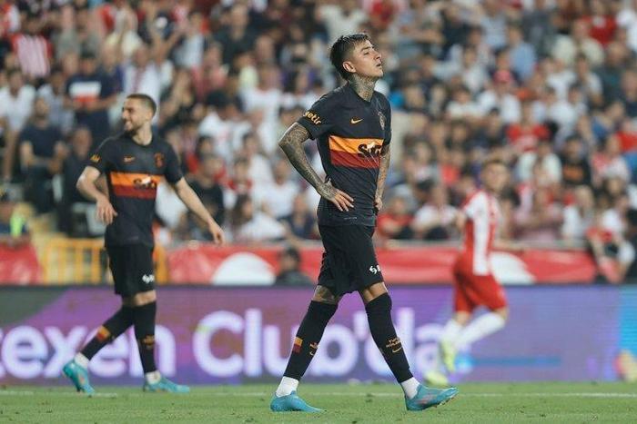 Son dakika Yunus Akgünden kariyer transferi Galatasaray...