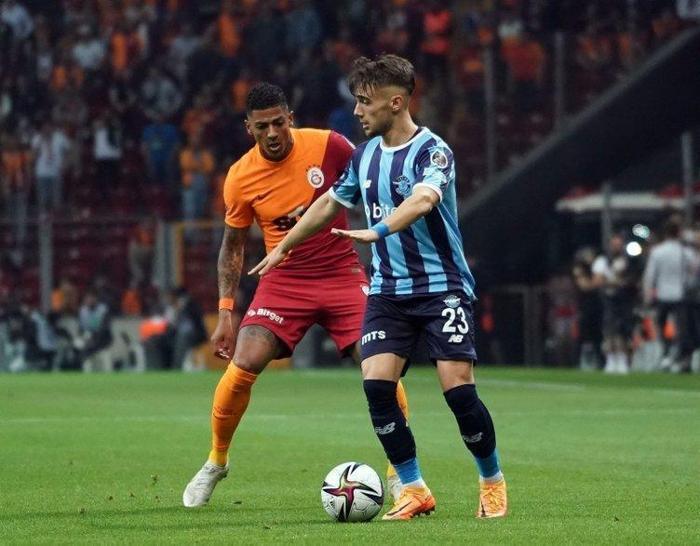 Son dakika Yunus Akgünden kariyer transferi Galatasaray...