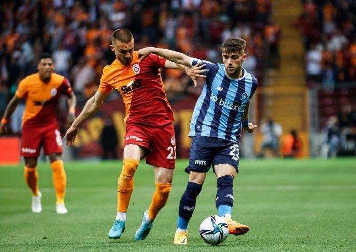 Son dakika Yunus Akgünden kariyer transferi Galatasaray...