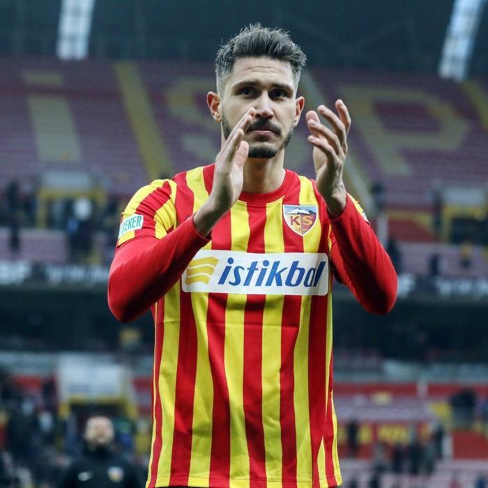 Son dakika Beşiktaş transfer haberi Beşiktaştan Mert Çetin hamlesi