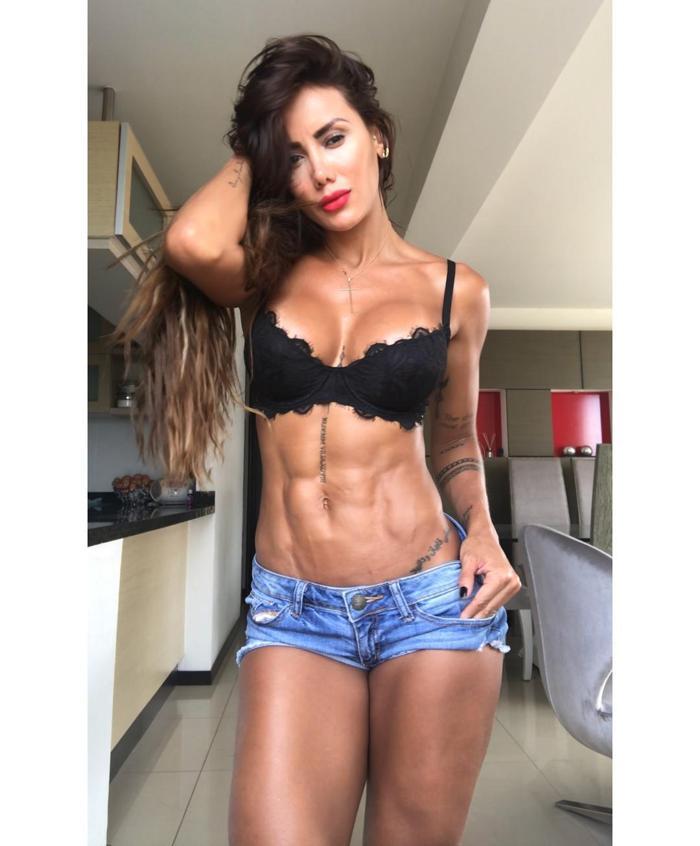 Transfer yuva yıktı Vidal ve fitness modeli sevgilisi Sonia Isaza...
