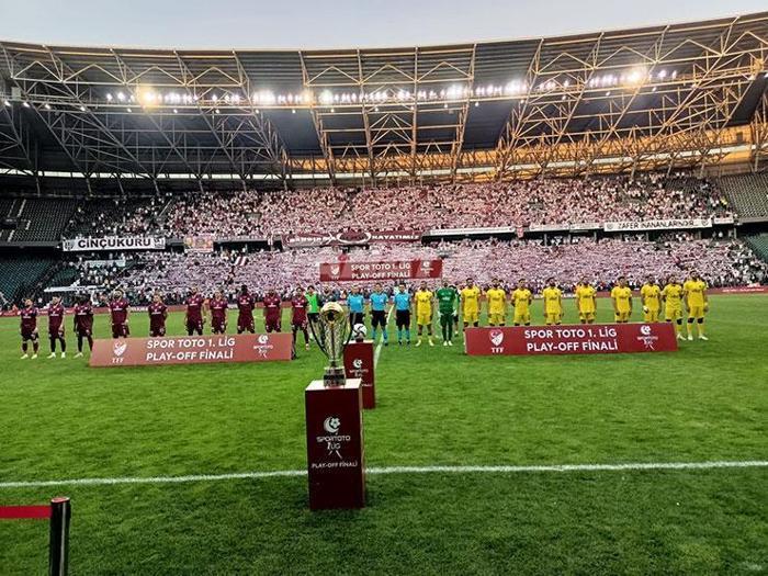 Bandırmaspor - İstanbulspor maçına taraftarlardan büyük ilgi