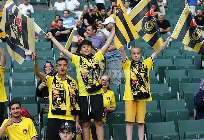Bandırmaspor - İstanbulspor maçına taraftarlardan büyük ilgi