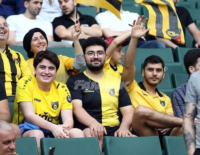 Bandırmaspor - İstanbulspor maçına taraftarlardan büyük ilgi