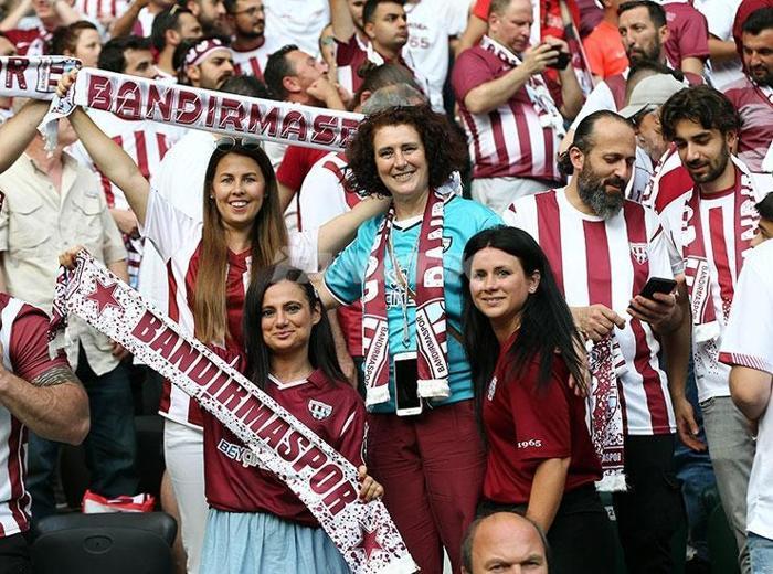 Bandırmaspor - İstanbulspor maçına taraftarlardan büyük ilgi