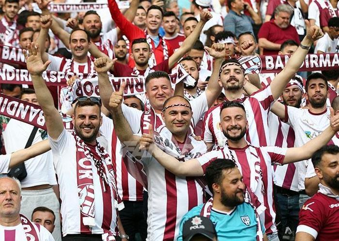 Bandırmaspor - İstanbulspor maçına taraftarlardan büyük ilgi