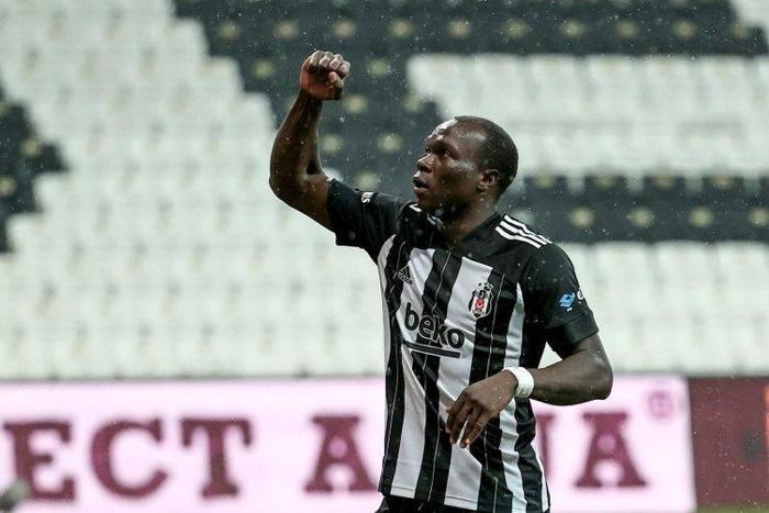 Fenerbahçenin transferini duyurdular Beşiktaşın yıldızı Fenerbahçeye...