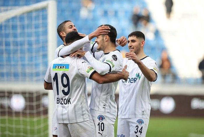 UMUT BOZOK GALATASARAYI İSTİYOR