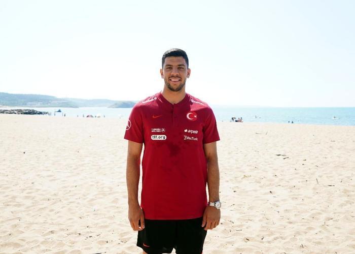 Cenk Özkaçar, Lyon’a transfer oldu