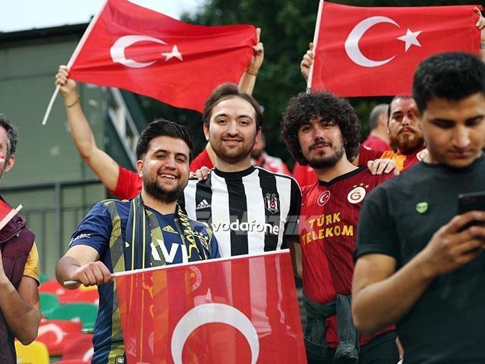 Milli Takıma taraftar desteği Yalnız bırakmadılar