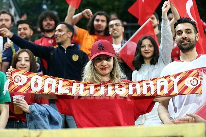 Milli Takıma taraftar desteği Yalnız bırakmadılar