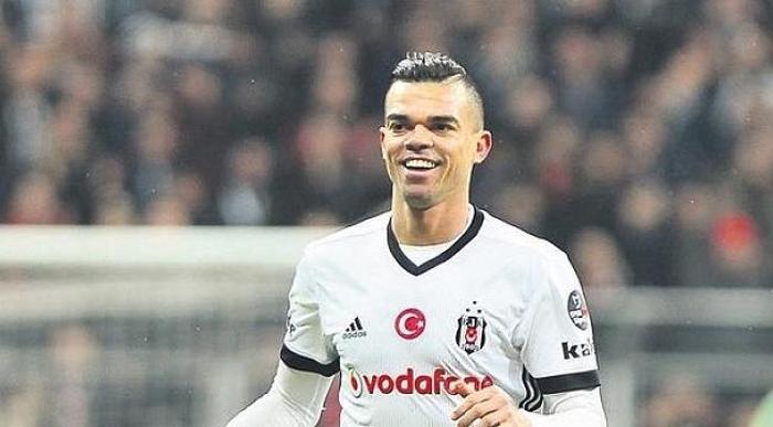 Yolu Türkiyeden geçen yıldız hocalar ve oyuncular