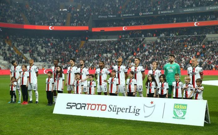Son dakika Beşiktaşta iki ayrılık daha