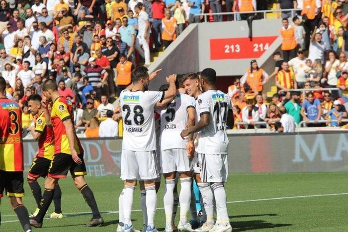 Son dakika Beşiktaşta iki ayrılık daha
