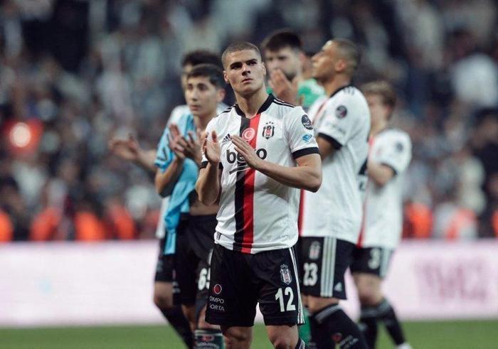 Son dakika Beşiktaşta iki ayrılık daha
