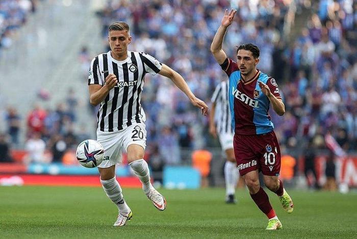 Son dakika Beşiktaşta iki ayrılık daha