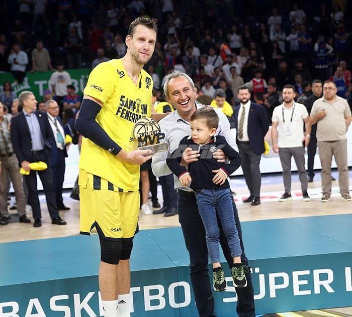 Fenerbahçe Bekoda şampiyonluk coşkusu